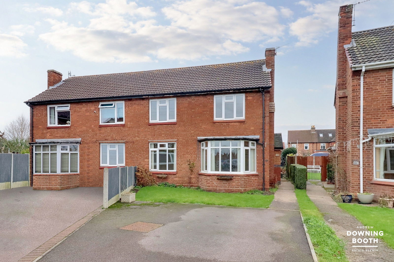 3 bedroom Semi-detached house SSTC