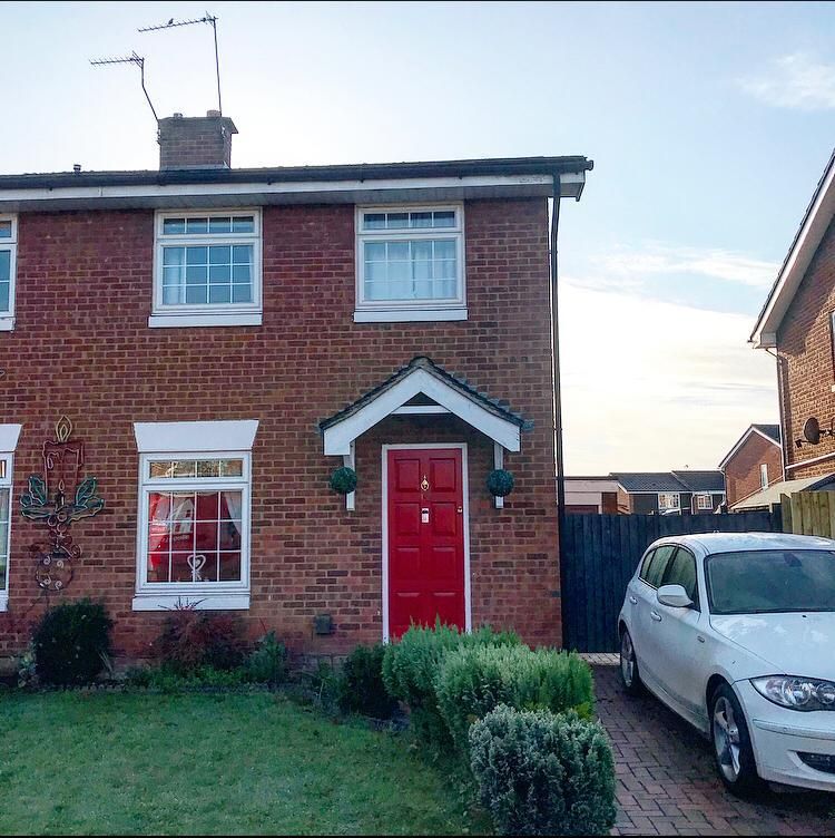 3 bedroom Semi-detached house To Let