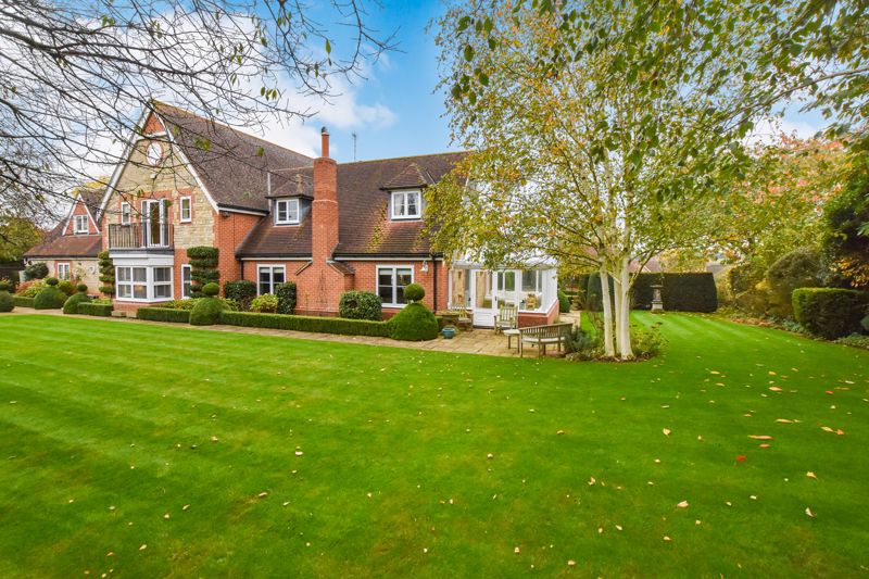 4 bedroom Detached house SSTC