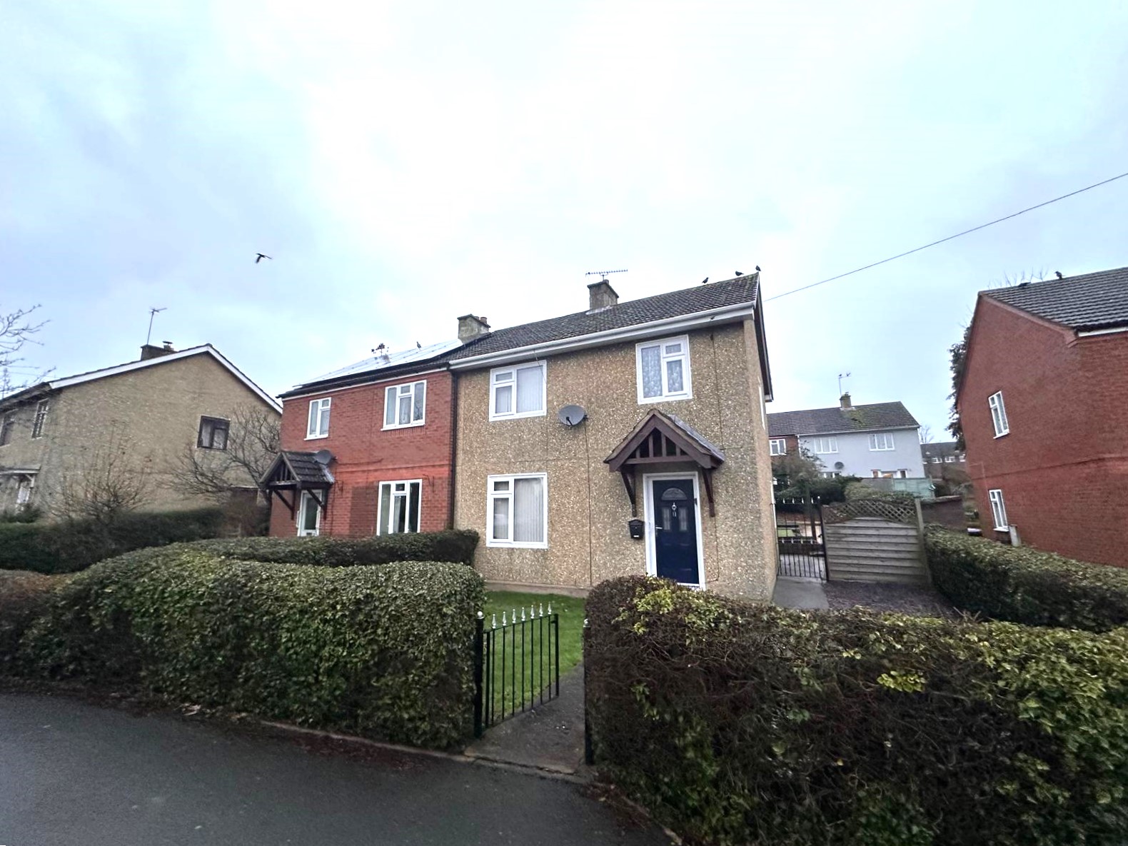 3 bedroom Semi-detached house Sold
