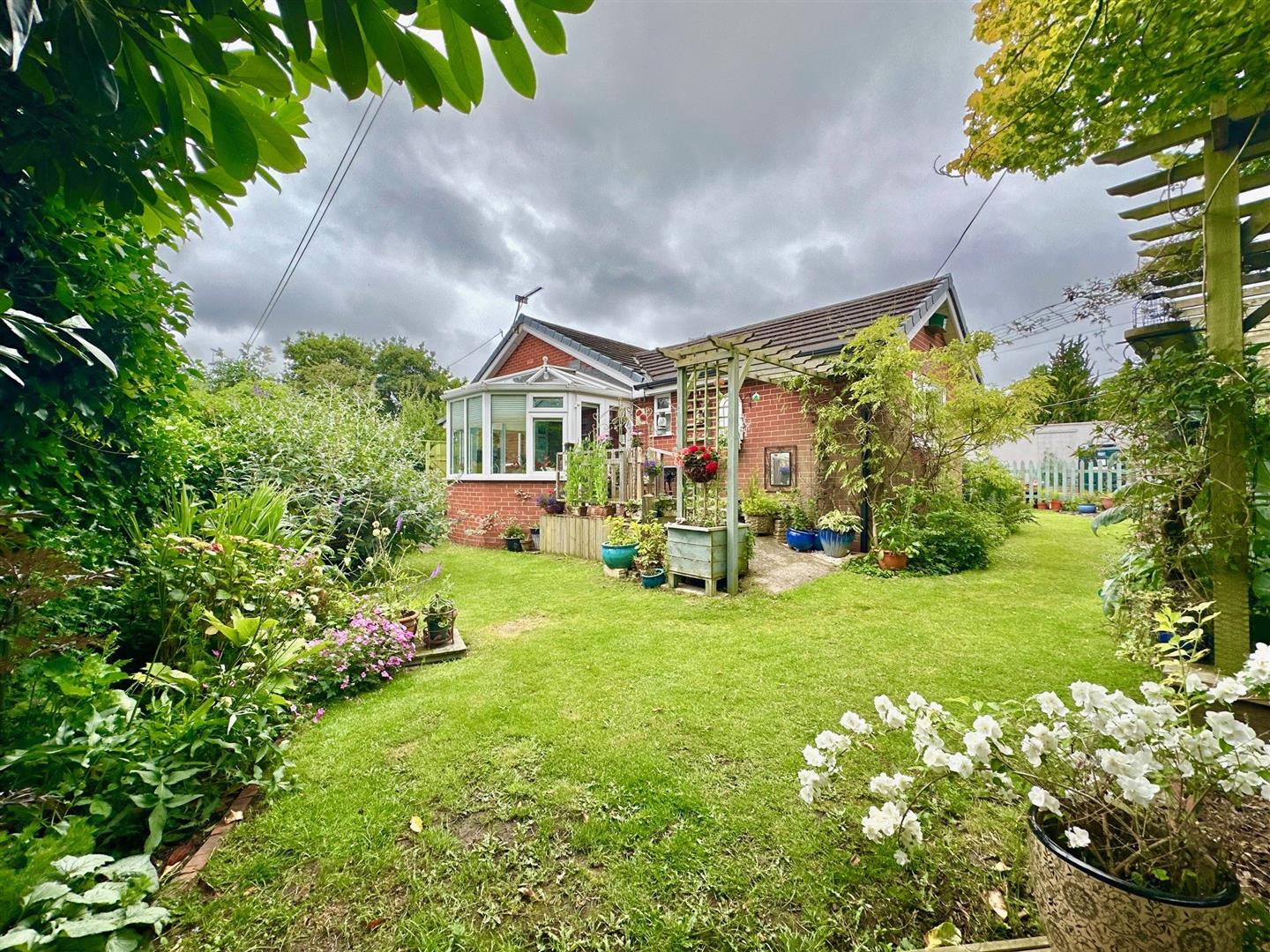2 bedroom Detached For Sale