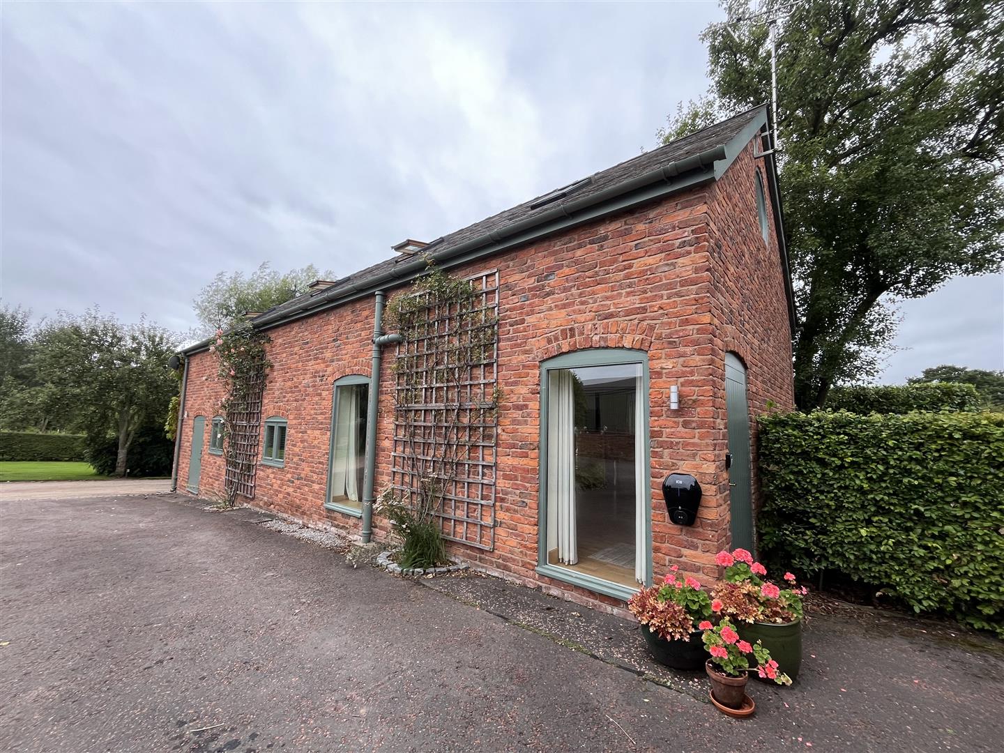 2 bedroom Barn Conversion To Let