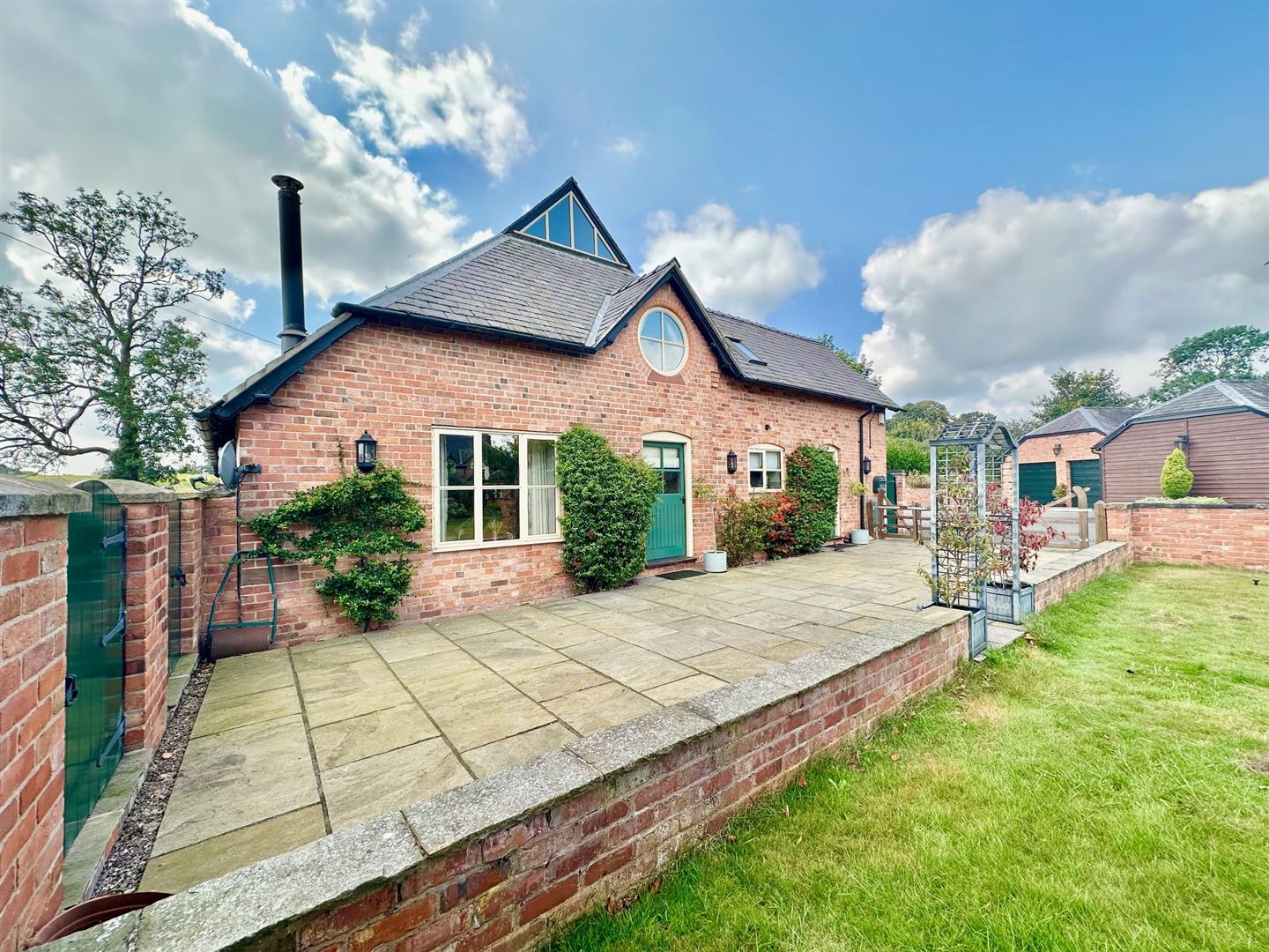 2 bedroom Barn Conversion For Sale