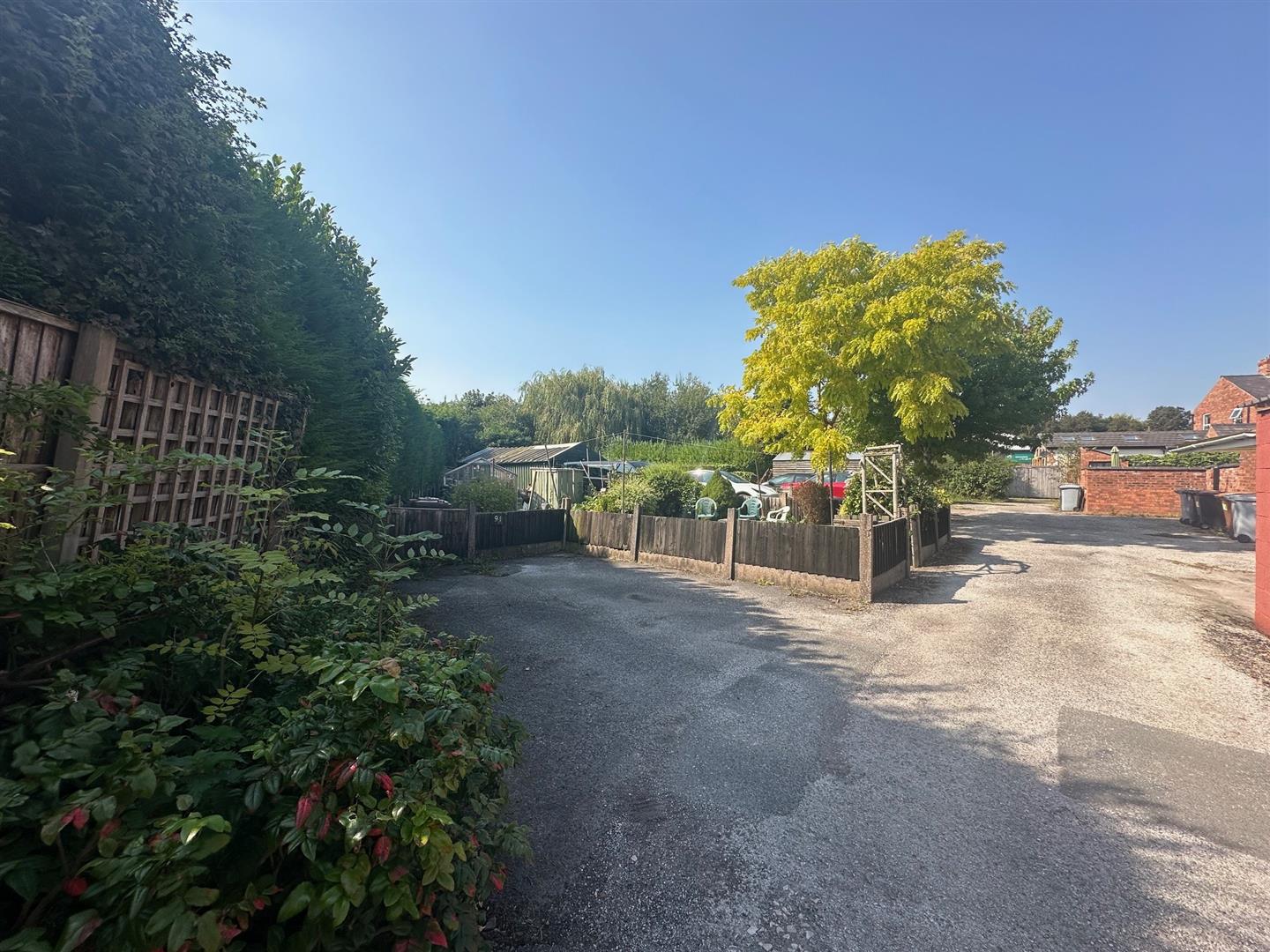 3 bedroom Semi-Detached For Sale