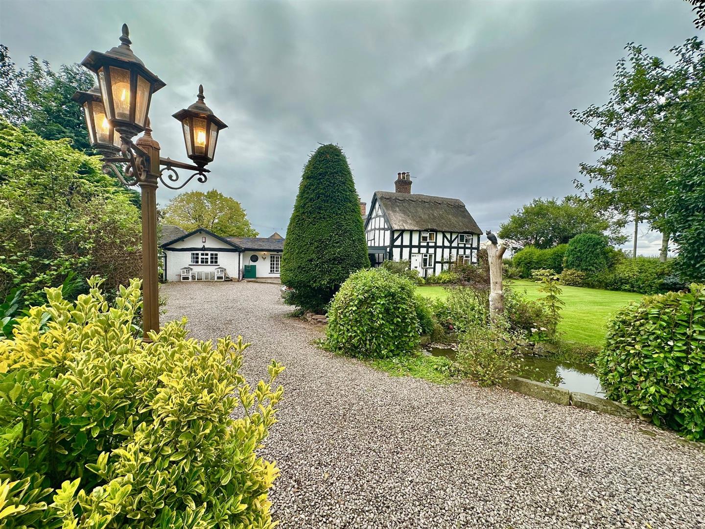 3 bedroom Semi-Detached For Sale