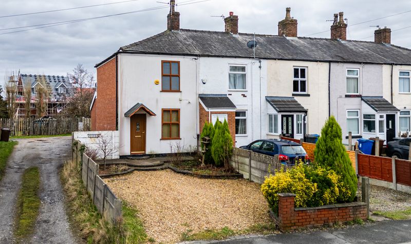 2 bedroom Terraced House SSTC