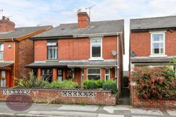 2 bedroom Semi-detached house Sold