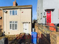 3 bedroom Semi-detached house Sold