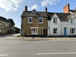 3 bedroom Semi-detached house Sold