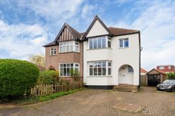 3 bedroom Semi-detached house Sold