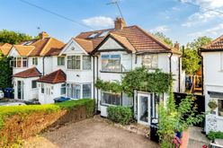 3 bedroom Semi-detached house Sold