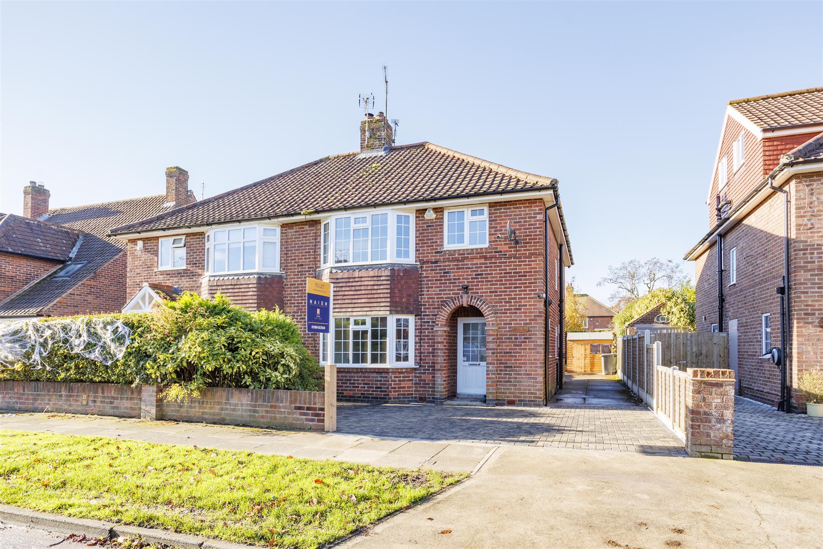 3 bedroom Semi-detached house Let