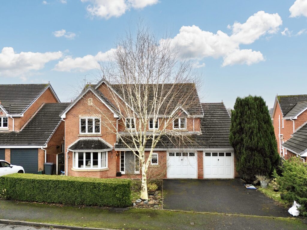 5 bedroom Farm For Sale