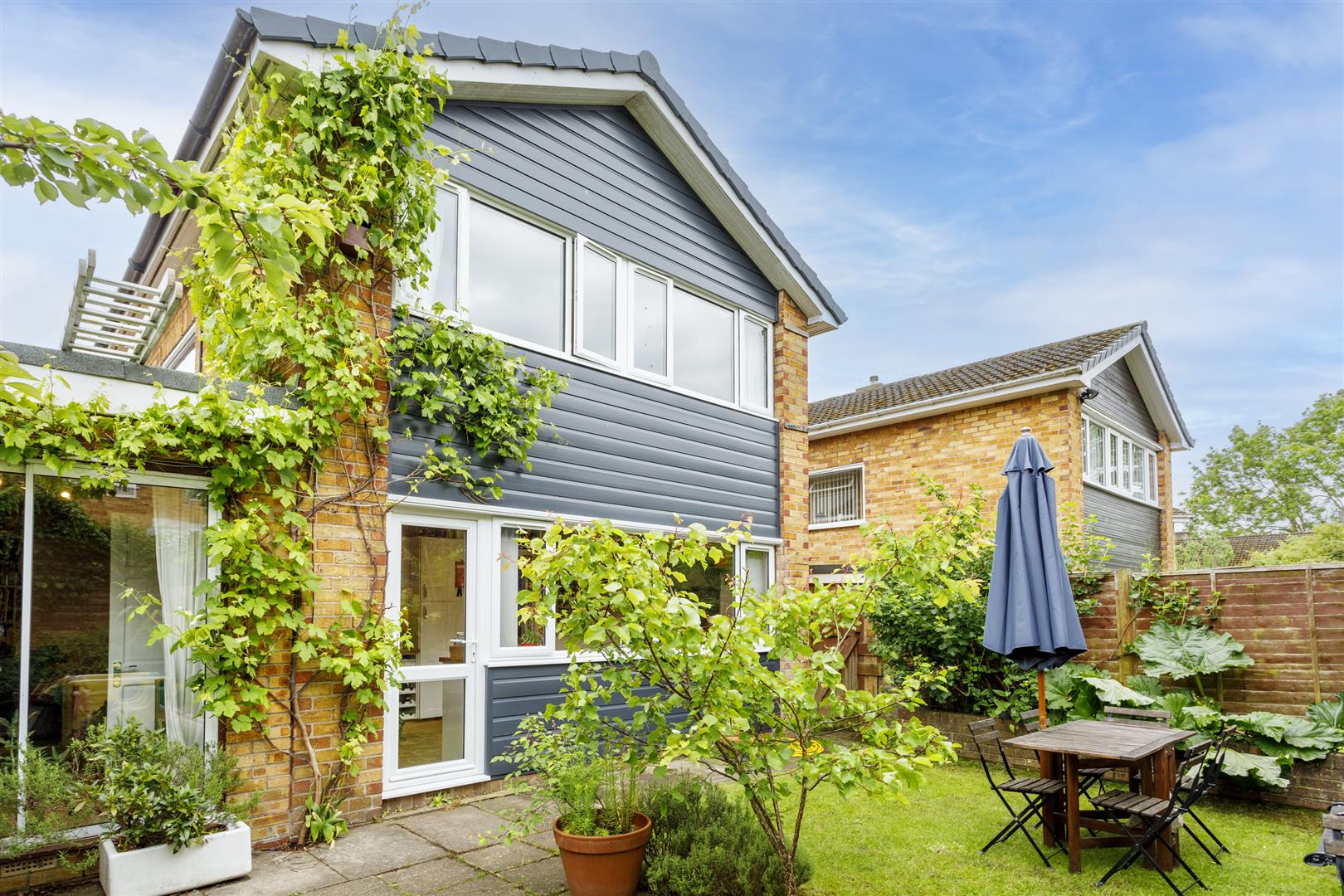 3 bedroom Detached house SSTC