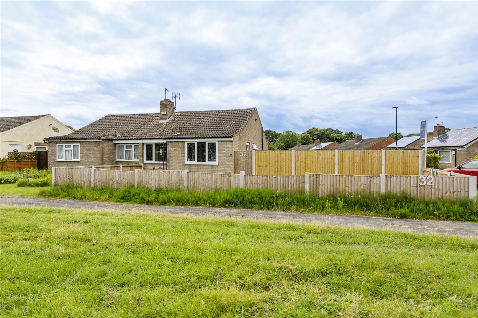 2 bedroom Semi-detached house SSTC