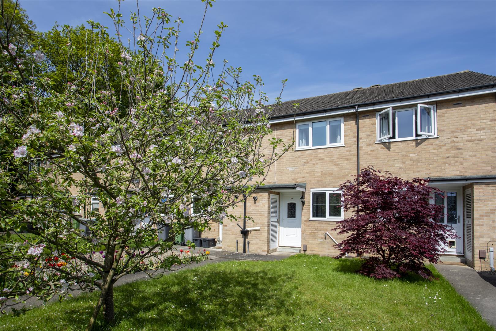 2 bedroom Terraced House SSTC