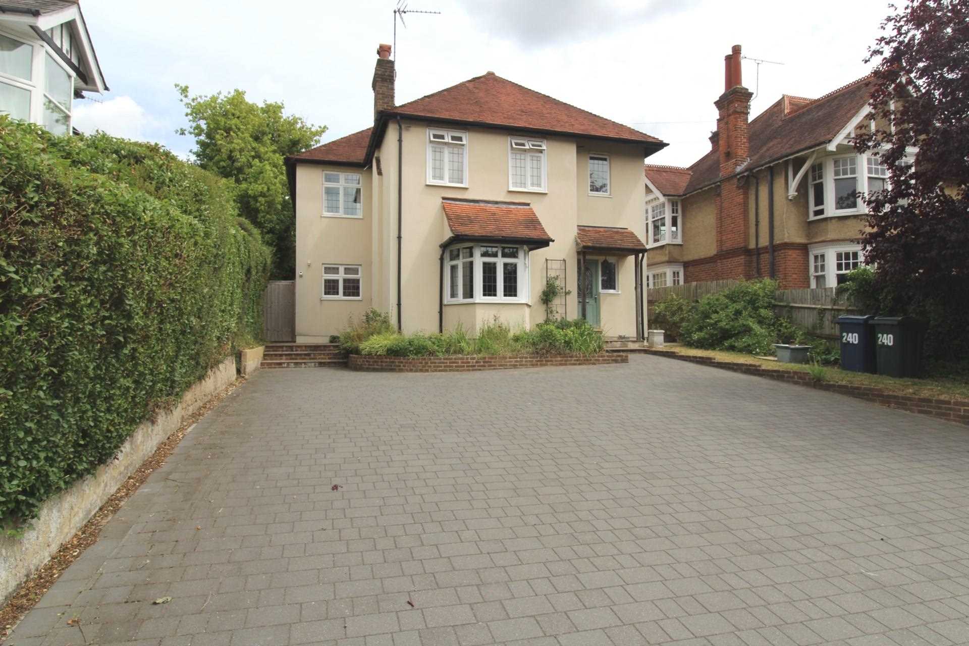 4 bedroom Detached house Under Offer
