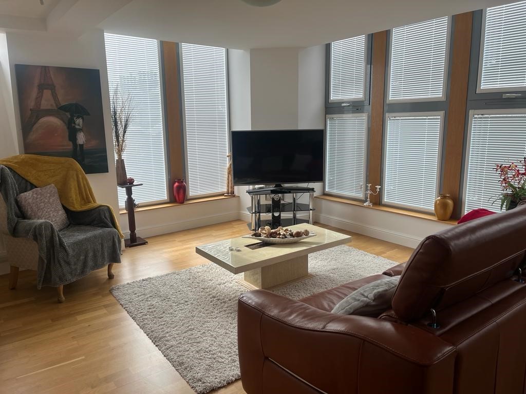 2 bedroom Detached house For Sale