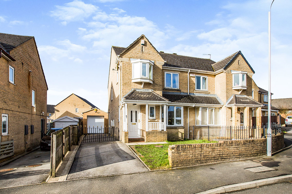3 bedroom Semi-detached house Sold