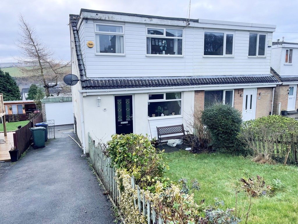 3 bedroom Semi-detached house Sold
