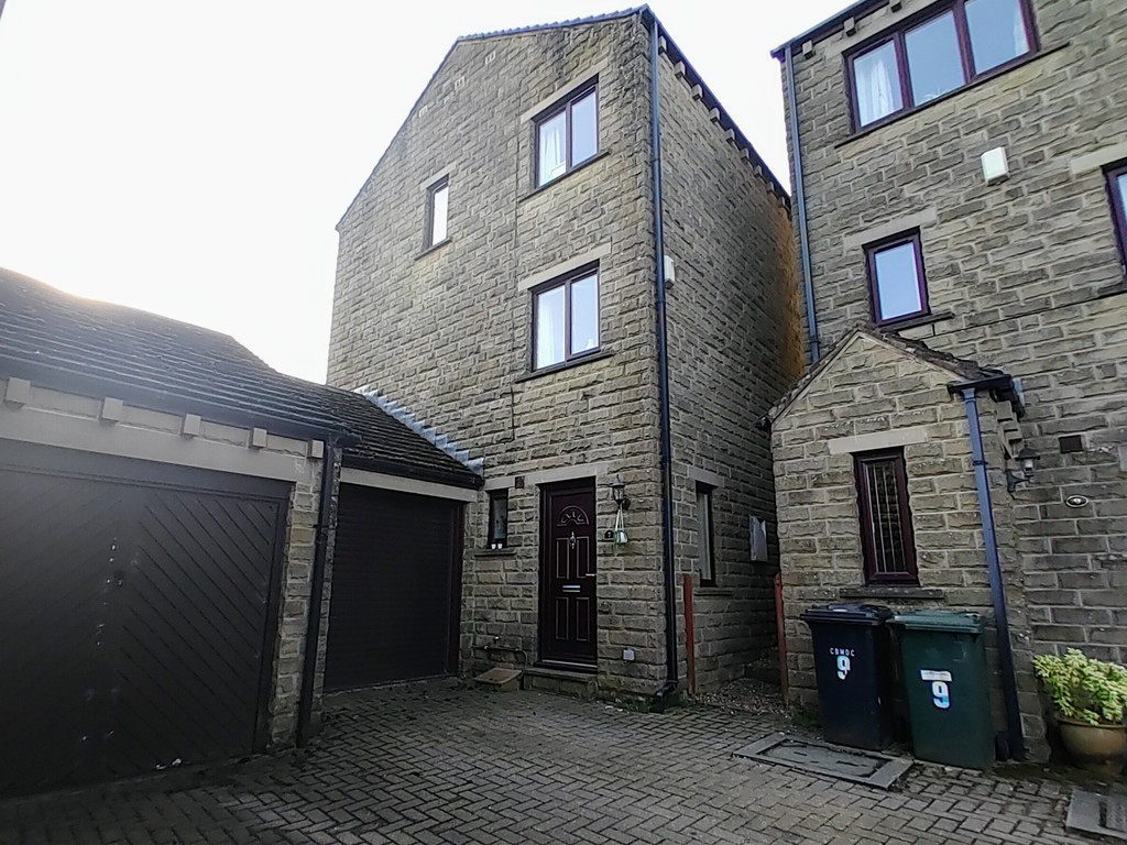 3 bedroom Detached house For Sale