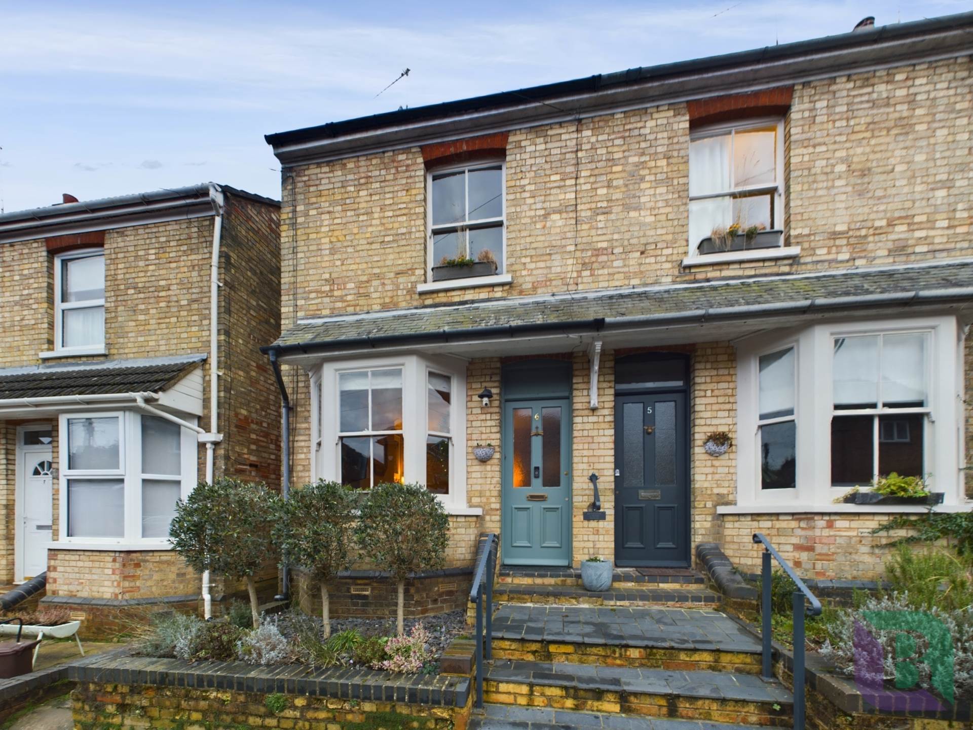 2 bedroom Semi-detached house SSTC