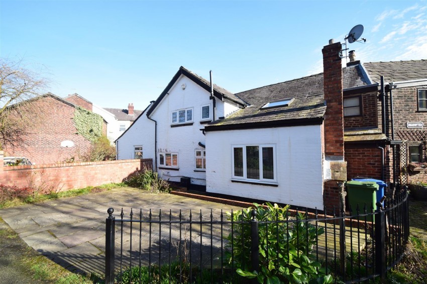 1 bedroom Semi-detached house Let Agreed