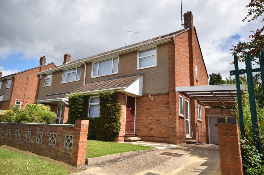3 bedroom Semi-Detached House To Let