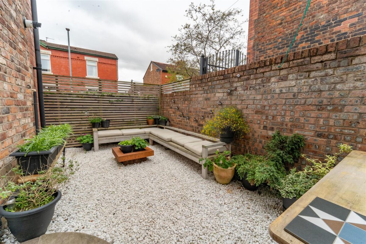 3 bedroom Terraced House SSTC