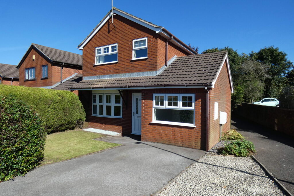 3 bedroom Detached house SSTC