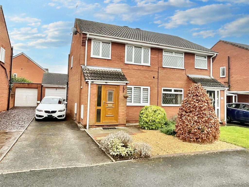 3 bedroom Semi-detached house SSTC