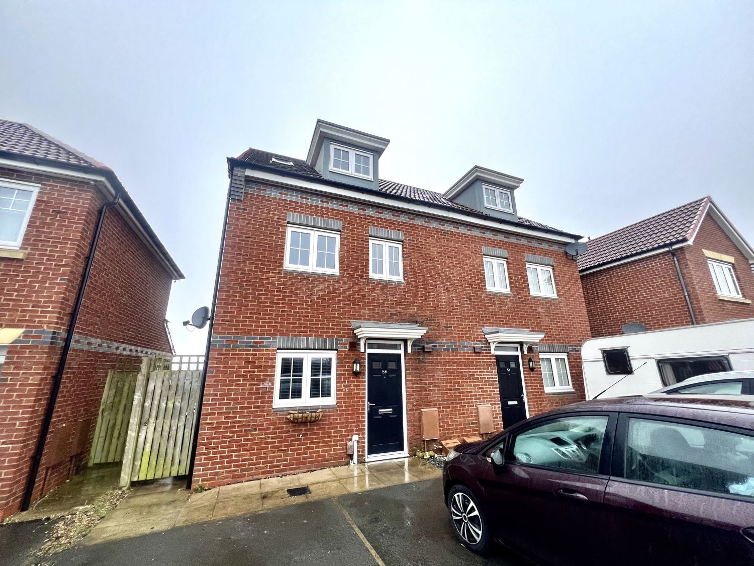 3 bedroom Semi-detached house SSTC