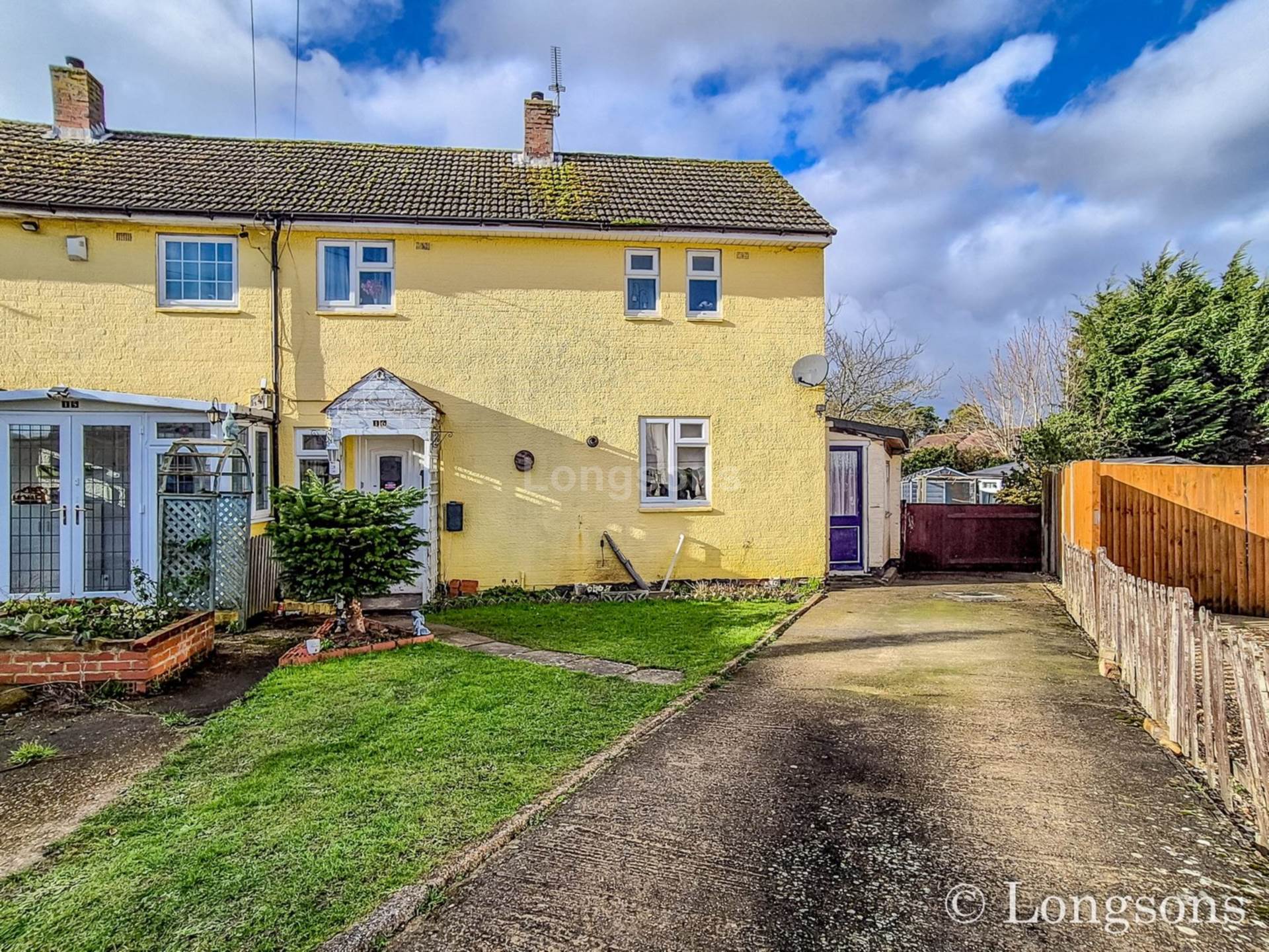 2 bedroom Semi-detached house SSTC