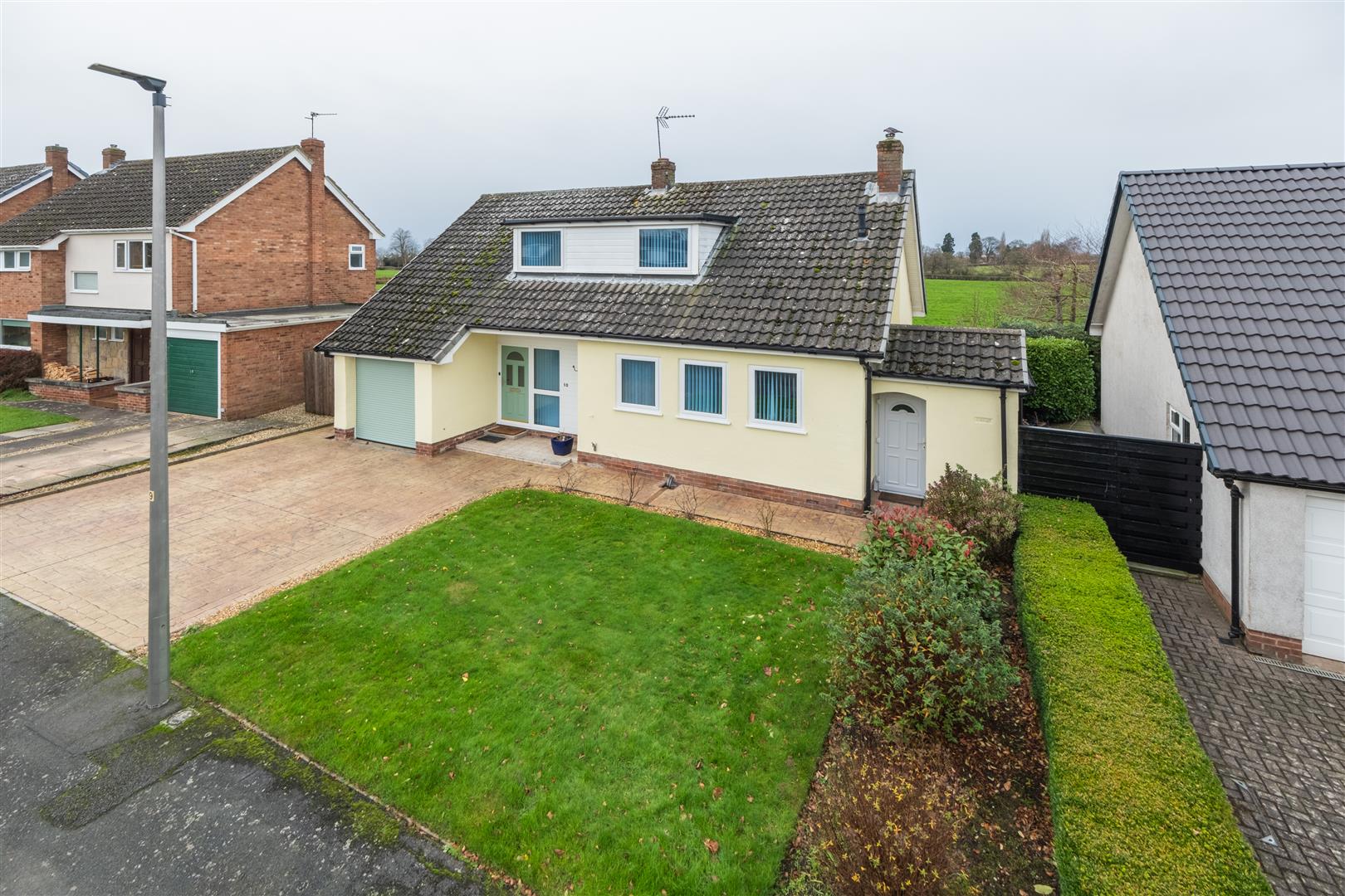 3 bedroom Detached house SSTC