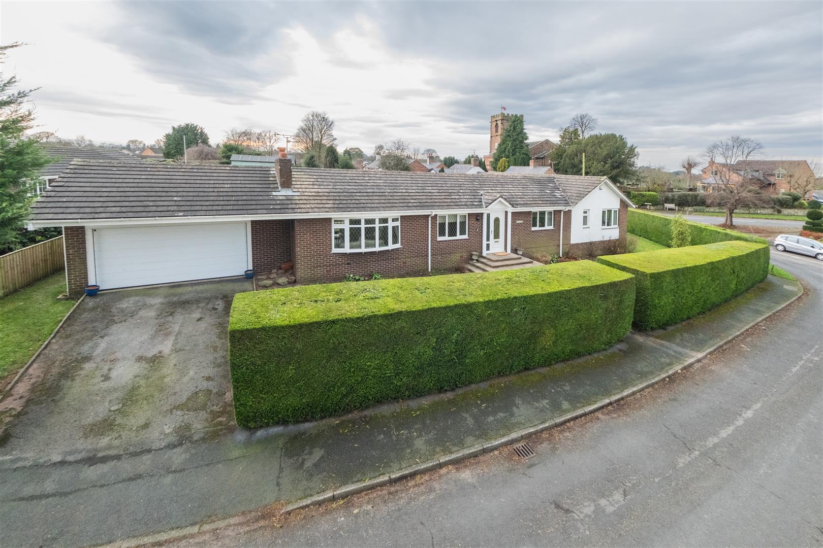 4 bedroom Semi-detached house SSTC