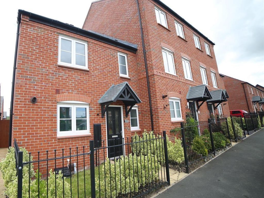 3 bedroom Semi-detached house To Let