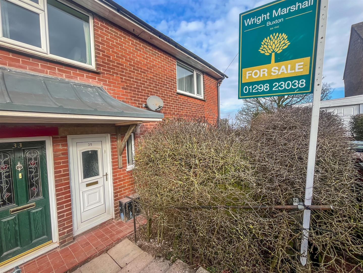 2 bedroom Semi-detached house Sold
