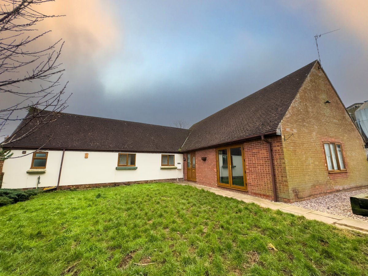 3 bedroom Detached house Let Agreed