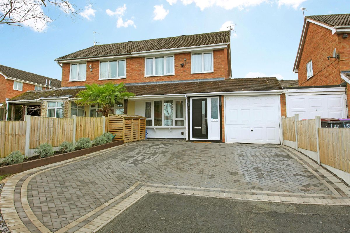 3 bedroom Semi-detached house SSTC