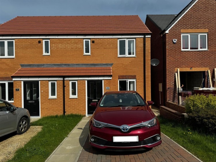 3 bedroom Semi-detached house For Sale