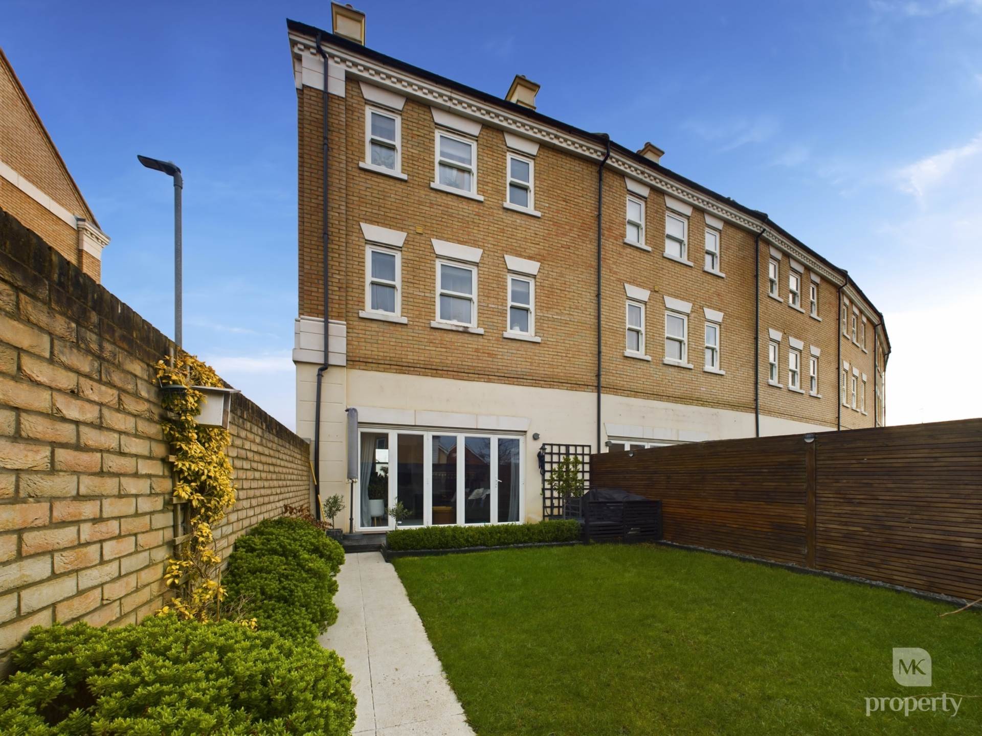 4 bedroom End of terrace house SSTC