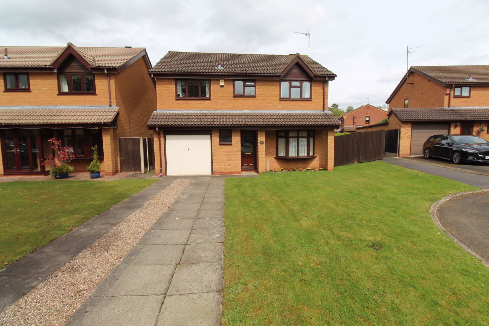 4 bedroom Detached house Under Offer