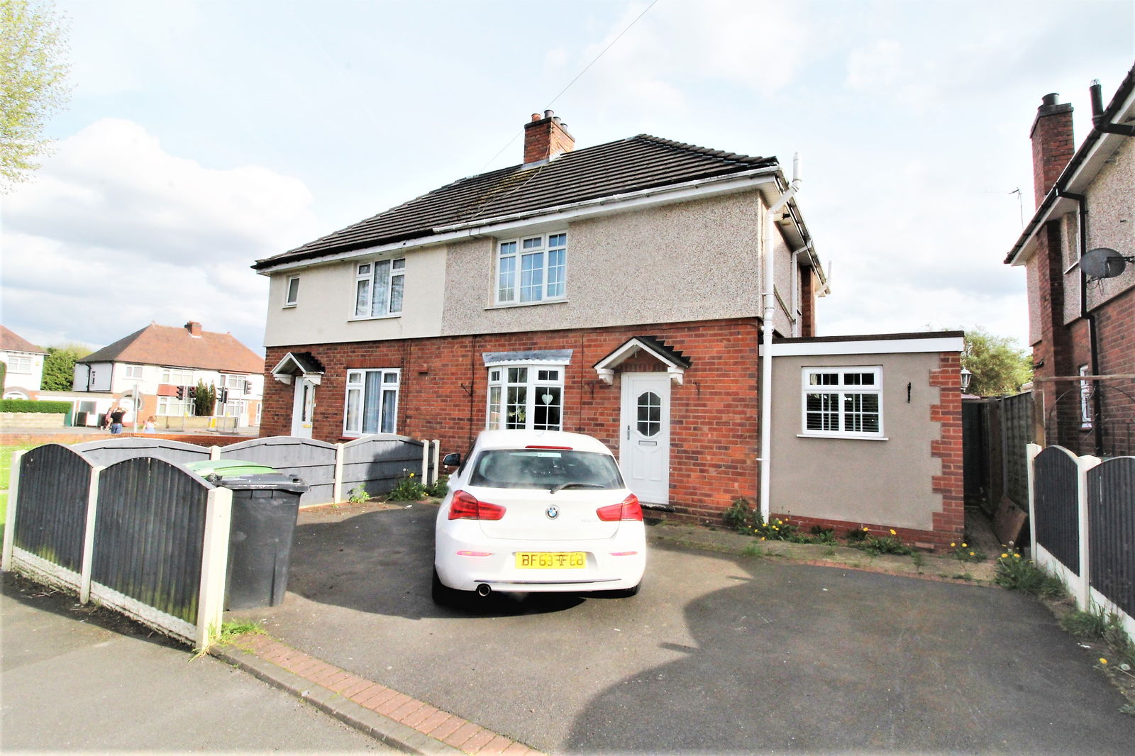 2 bedroom Semi-detached house For Sale