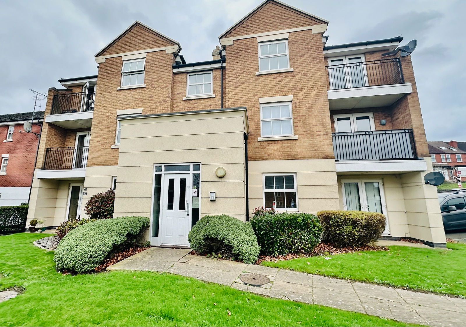 2 bedroom Apartment For Sale