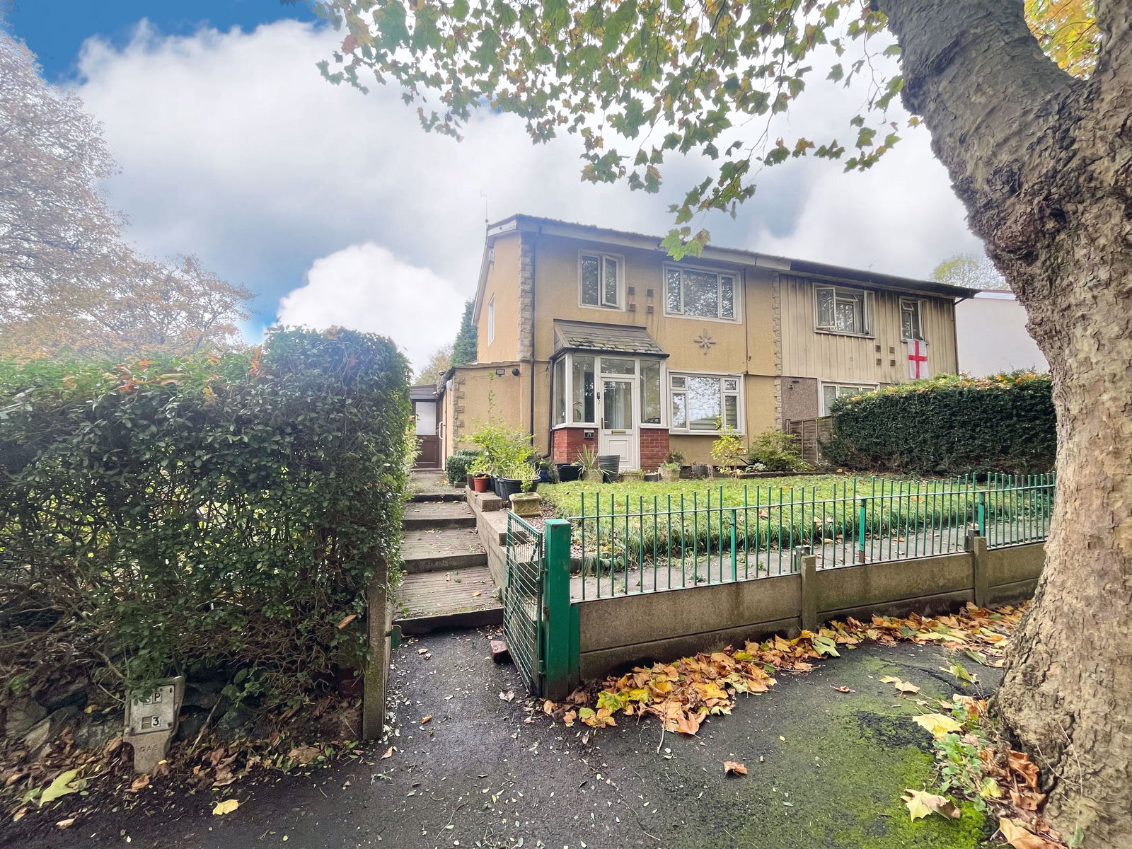 3 bedroom Semi-detached house For Sale
