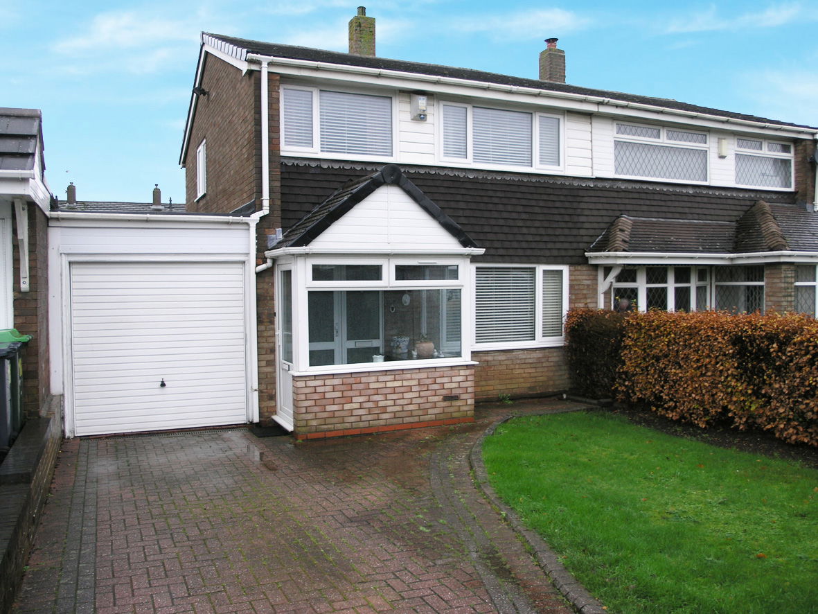 3 bedroom Semi-detached house For Sale