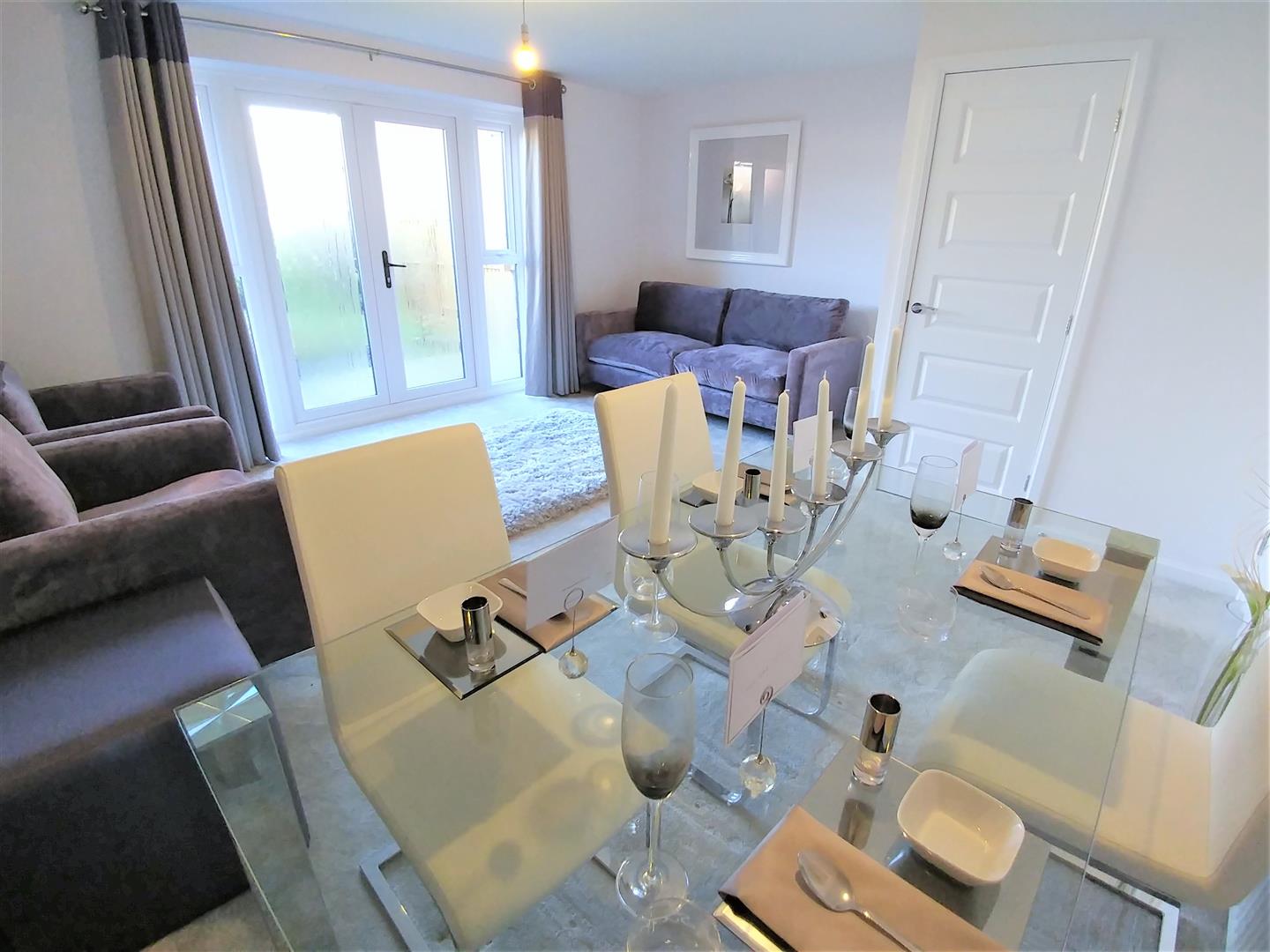 3 bedroom Semi-detached house Let