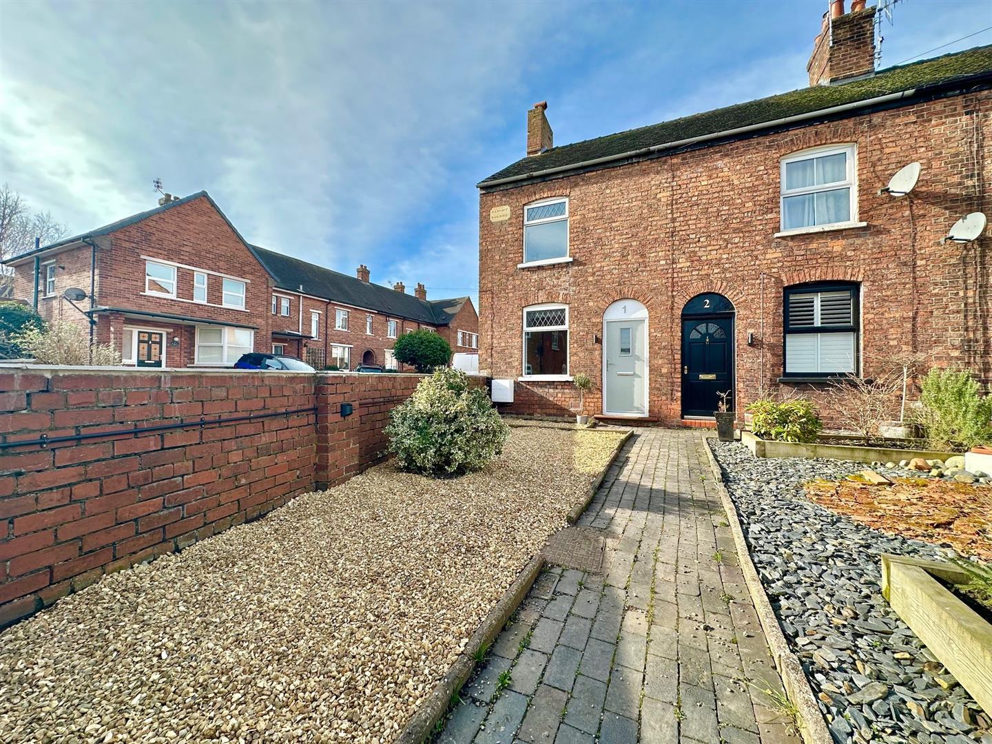 2 bedroom Terraced For Sale