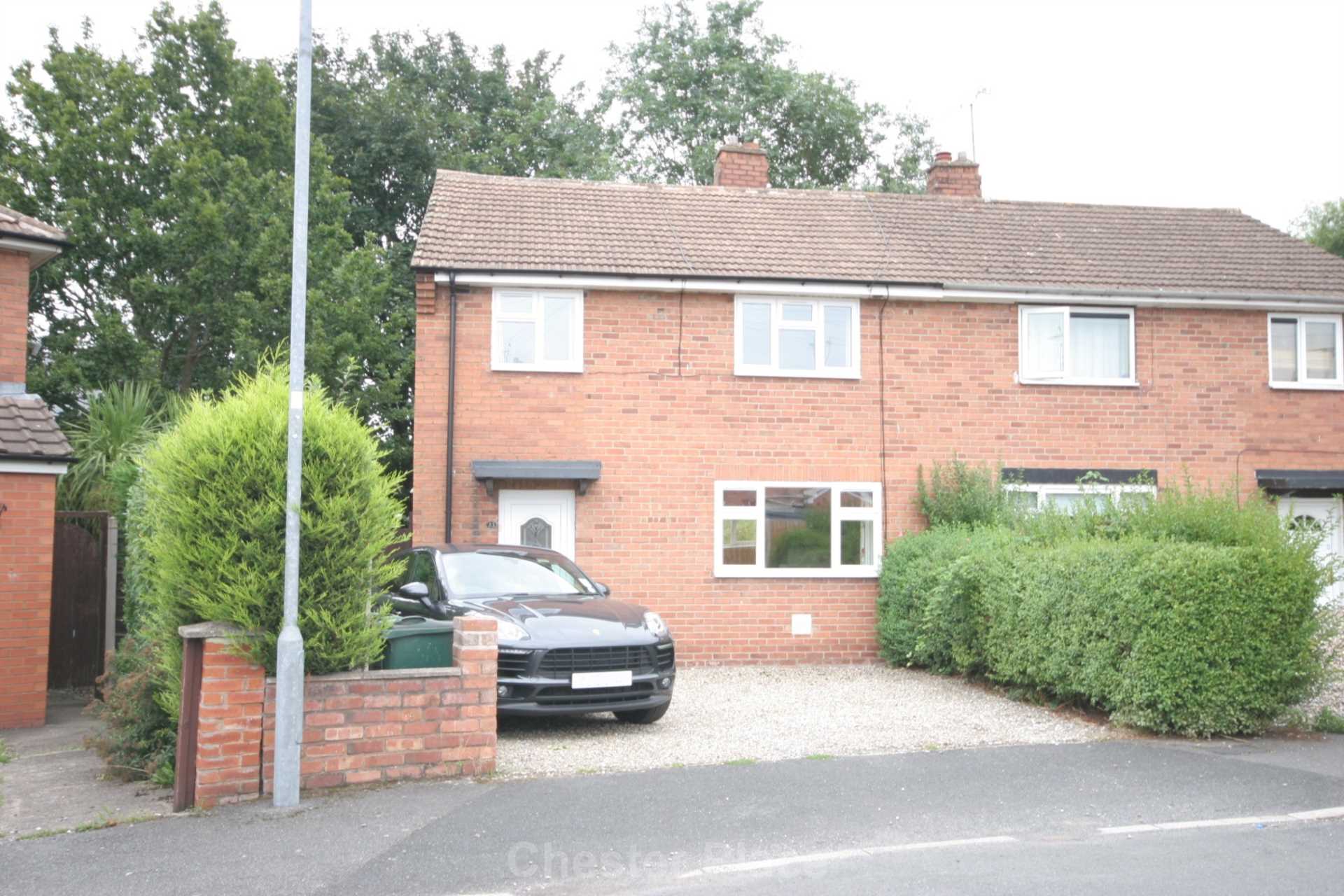 3 bedroom Semi-detached house Let