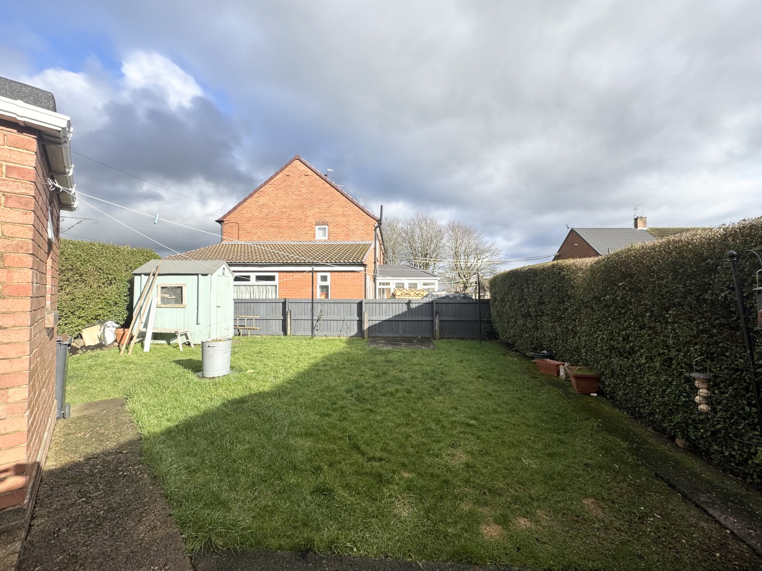 2 bedroom Semi-detached house Under Offer